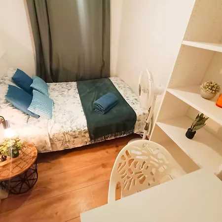 Sharing Flats In Gotico Hostal