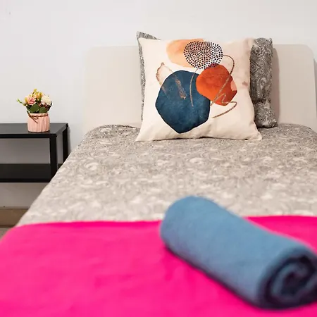 Hostal Sharing Flats In Gotico Barcelona