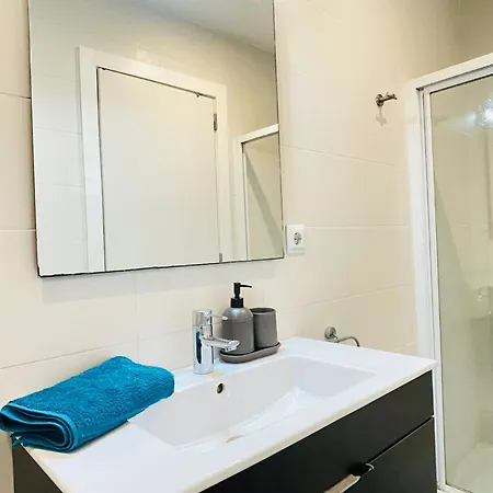 Sharing Flats In Gotico بيت شباب