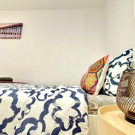 Sharing Flats In Gotico