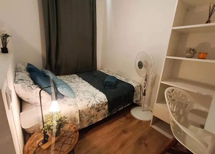 Sharing Flats In Gotico *