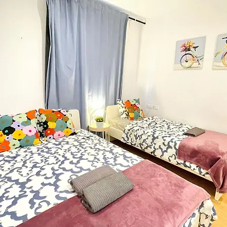 Sharing Flats In Gotico ホステル バルセロナ